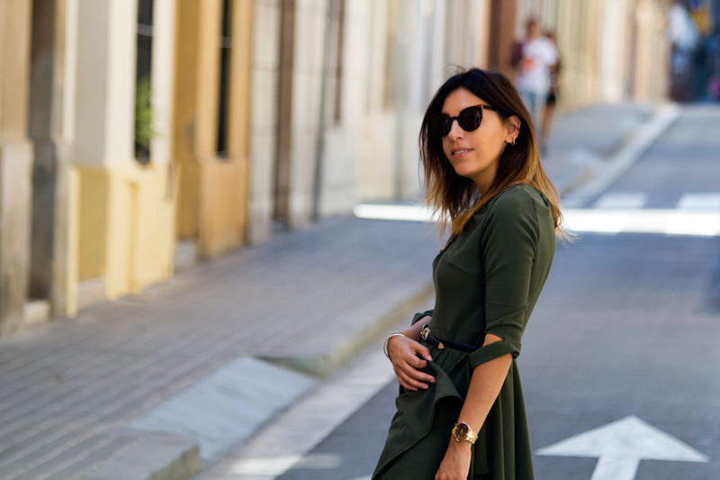 Patrones vestido verde.Rebeca negra de Zara. Zapatos animal print de Zara. Bolso Diesel. Gafas de sol Vans. Reloj Aristocrazy. Patterns green dress. Zara black cardigan. Zara animal print shoes. Diesel bag. Sunglasses Vans. Aristocrazy watch.