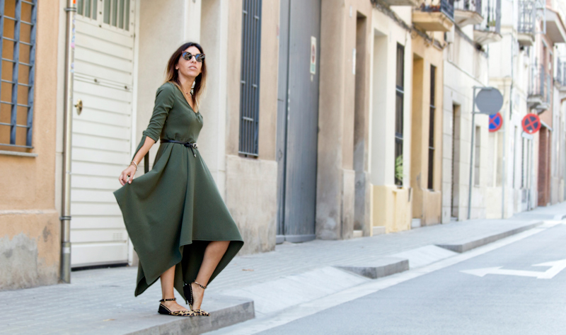 Patrones vestido verde.Rebeca negra de Zara. Zapatos animal print de Zara. Bolso Diesel. Gafas de sol Vans. Reloj Aristocrazy. Patterns green dress. Zara black cardigan. Zara animal print shoes. Diesel bag. Sunglasses Vans. Aristocrazy watch.