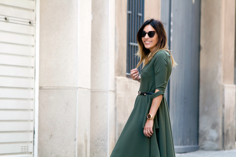 Patrones vestido verde.Rebeca negra de Zara. Zapatos animal print de Zara. Bolso Diesel. Gafas de sol Vans. Reloj Aristocrazy. Patterns green dress. Zara black cardigan. Zara animal print shoes. Diesel bag. Sunglasses Vans. Aristocrazy watch.